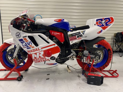 moto de carreras con un diseño bonito